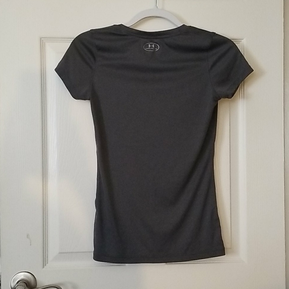 Loose Fit Under Armour Heat Gear Tshirt - Picture 2 of 3